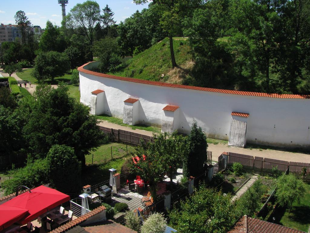 Penzion 102 Hotel Pardubice Exterior photo