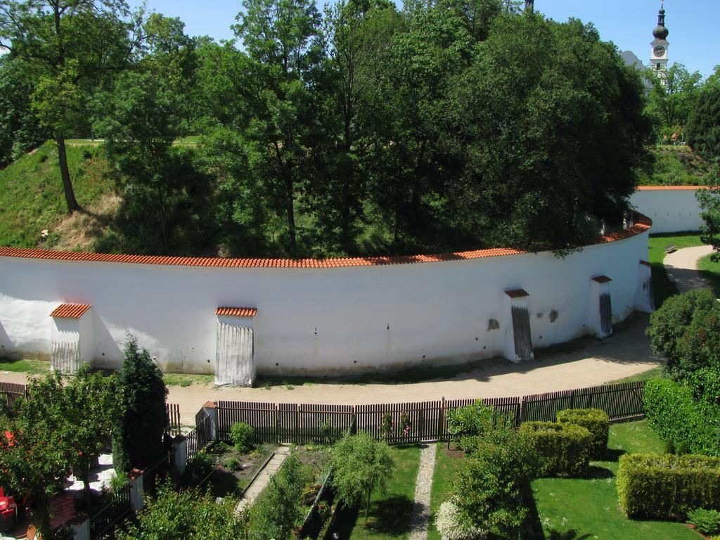 Penzion 102 Hotel Pardubice Exterior photo